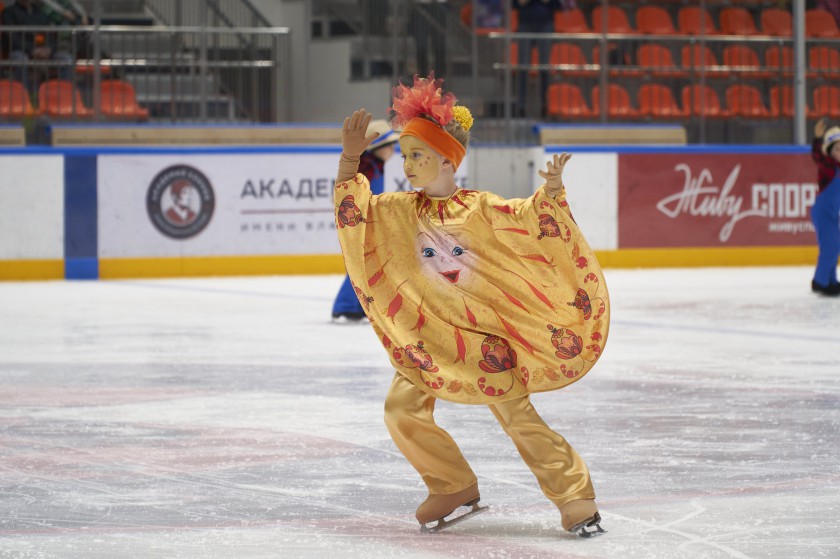 Зимний фестиваль среди спортивных балетов на льду и танцевальных коллективов прошел в Красногорске