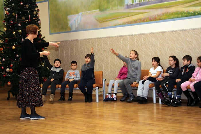 16 января в Доме культуры «Луч» с. Петрово – Дальнее стартовал фестиваль фольклорного и народно - прикладного творчества «Зимние святки».