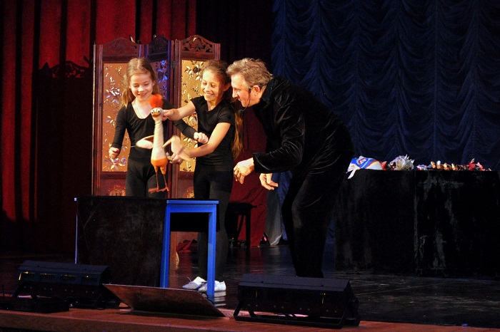 21 марта в ДК "Луч" открылся Фестиваль кукольных театров "Арлекин".