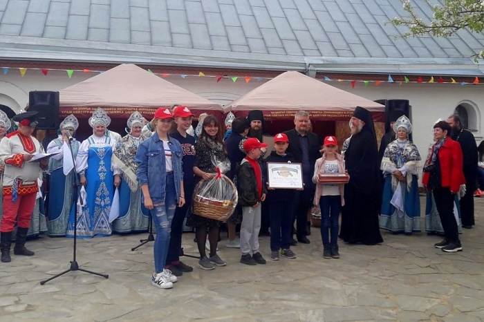 Пасхальный фестиваль "Красная горка" у храма великомученика Дмитрия Солунского