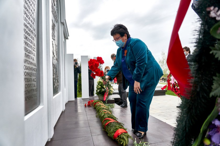 Глава Красногорска возложила цветы к мемориалу «Рубеж Обороны Москвы»