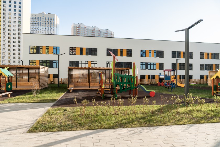 Заканчивается  строительство детского сада и школы в Путилкове