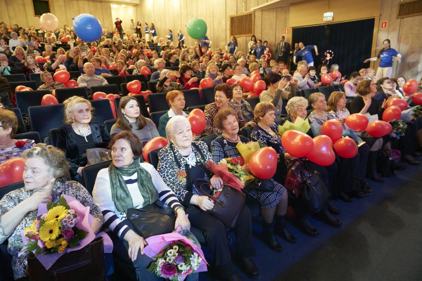 Глава округа поздравила жительниц Красногорска с наступающим праздником