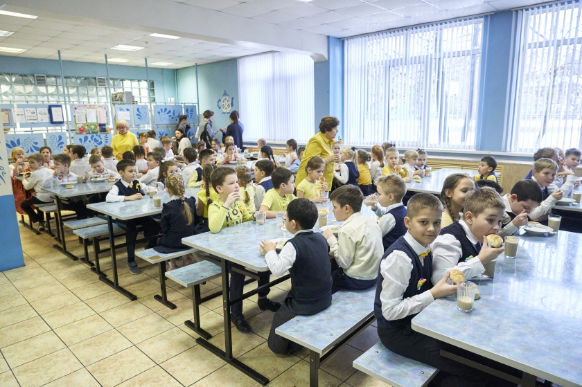 Глава Красногорска проверила качество питания в гимназии №7