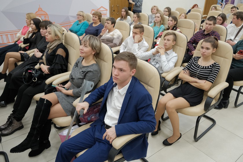Более 70 красногорских студентов приняли участие в конкурсе «Сияние надежды»