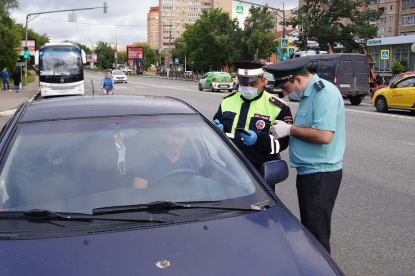 В Красногорске госавтоинспекторы совместно с судебными приставами провели рейд «Должник»