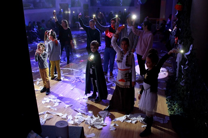 31 октября в Доме культуры «Луч» с. Петрово – Дальнее прошла костюмированная дискотека «Смешная история» для детей и молодежи.