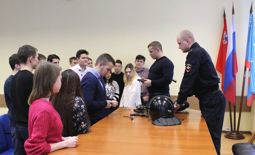 В УМВД России по г.о. Красногорск полицейские провели акцию «Студенческий десант»