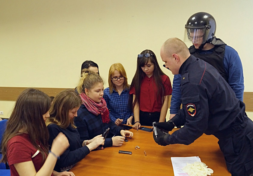 В г.о. Красногорск сотрудники полиции провели акцию «Студенческий десант»