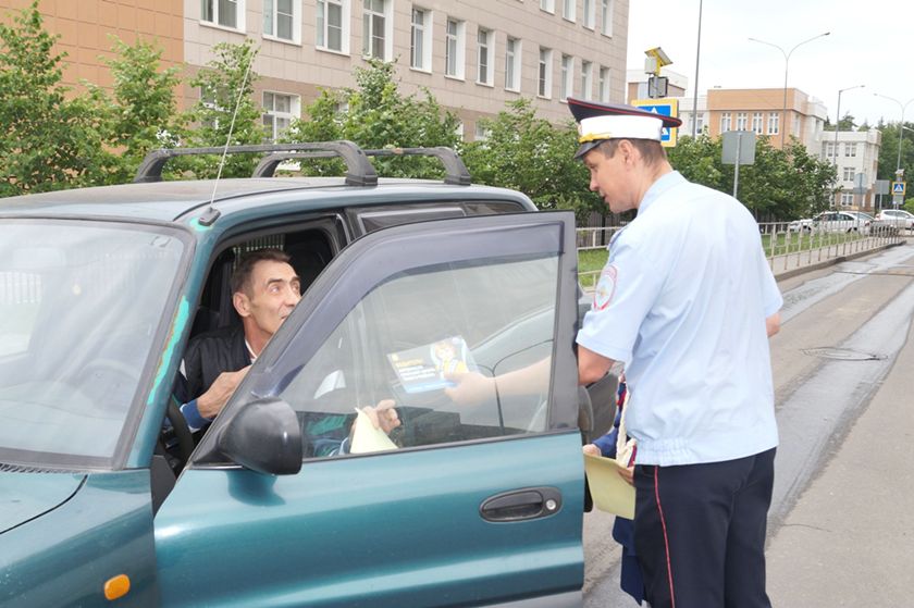 В Красногорске сотрудники Госавтоинспекции провели акцию  «Письмо водителю»