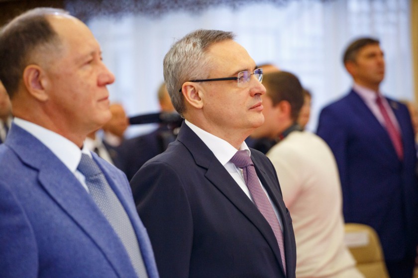 Вице-губернатор Дмитрий Пестов поздравил Эльмиру Хаймурзину с официальным вступлением в должность