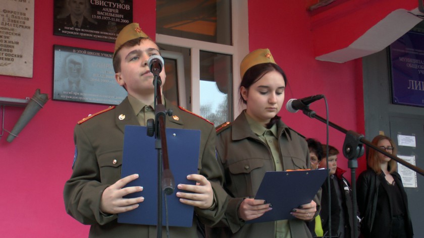 Юные нахабинцы почтили память 11 саперов, павших в Великую Отечественную войну