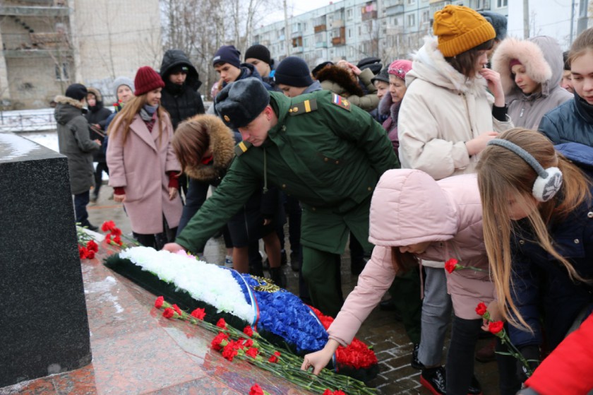 Школьники из Нахабино почтили память героев-участников битвы за Москву