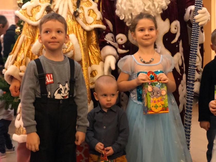 Новогодний праздник для детей из многодетных и малоимущих семей прошел в п. Архангельское