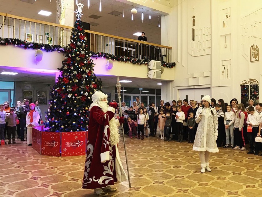Для красногорских детей-инвалидов и детей из многодетных семей проходят новогодние представления