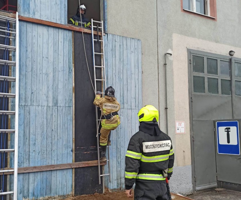 Курсантов школы «Юный пожарный-спасатель» посвятили в пожарные