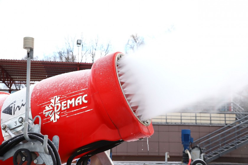 На Лыжном стадионе в Красногорске начали работу снегогенераторы