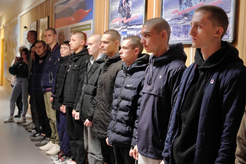 13 призывников из Красногорска отправились на срочную воинскую службу