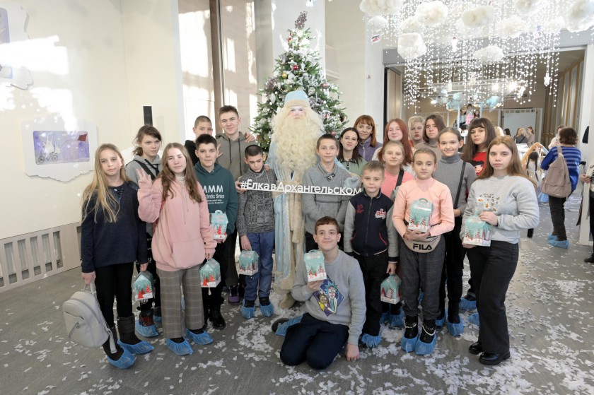 Новогоднюю ёлку в усадьбе «Архангельское» посетили дети из ОЦ «Созвездие»