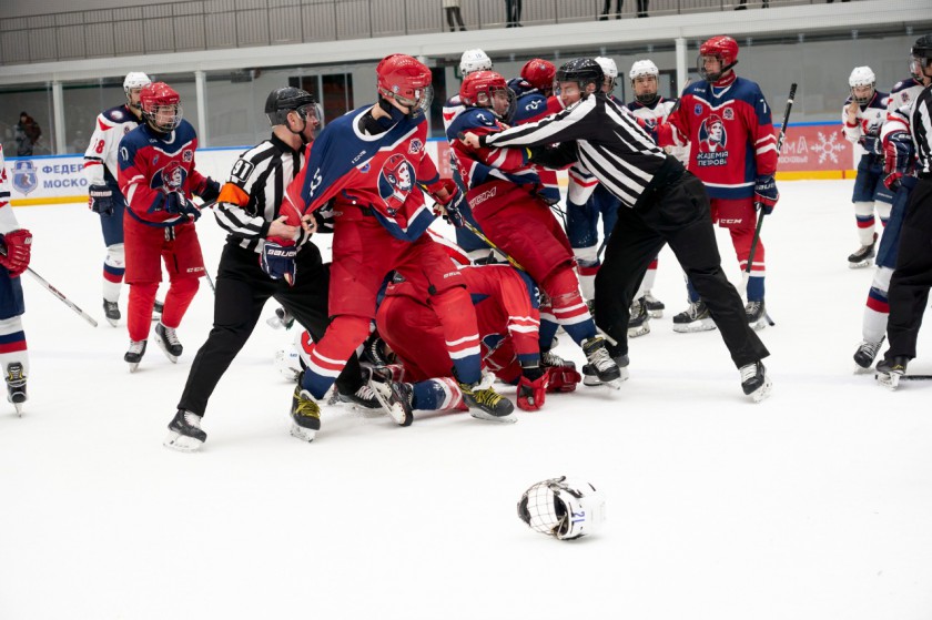 Красногорские хоккеисты-юниоры сыграли первый домашний матч плей-офф