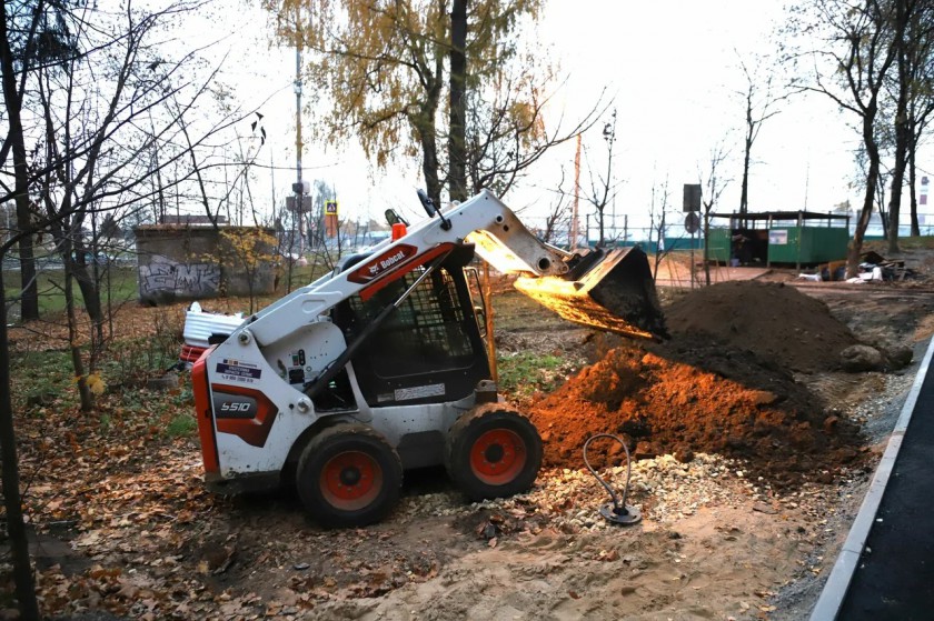 Всеволод Волосевич проверил ход строительства парка в Нахабино