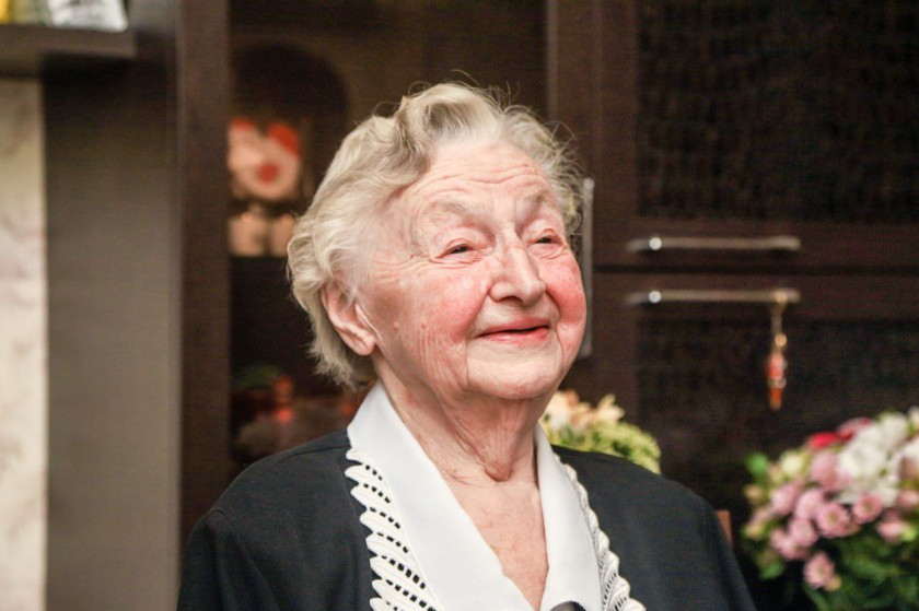 Дмитрий Волков поздравил жительницу Красногорска с 90-летием
