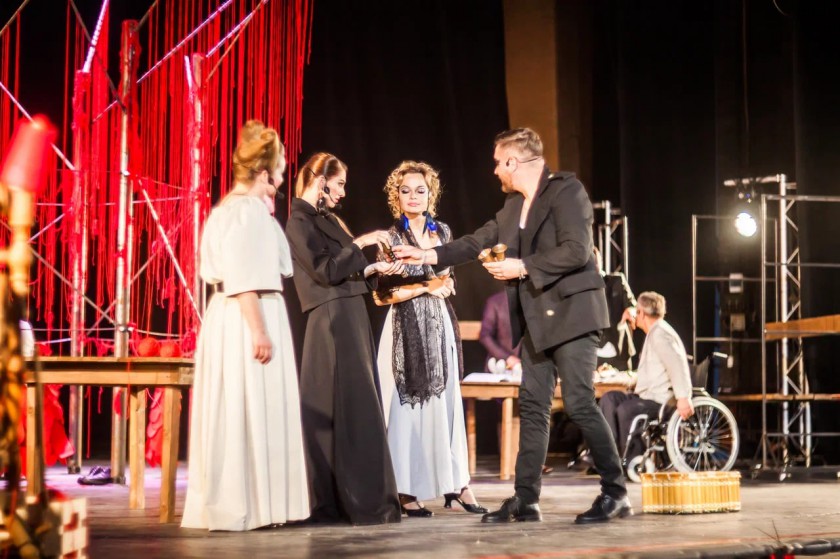 В Красногорске состоялся премьерный показ спектакля "Три сестры"