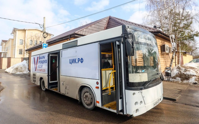 Избирком на колесах: жители деревни Захарково могут проголосовать на выборах Президента РФ в специальном автобусе 