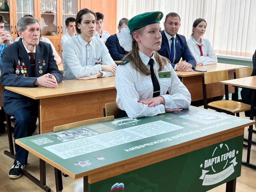 В Красногорске открыли «Парту героя» в преддверии 9 мая