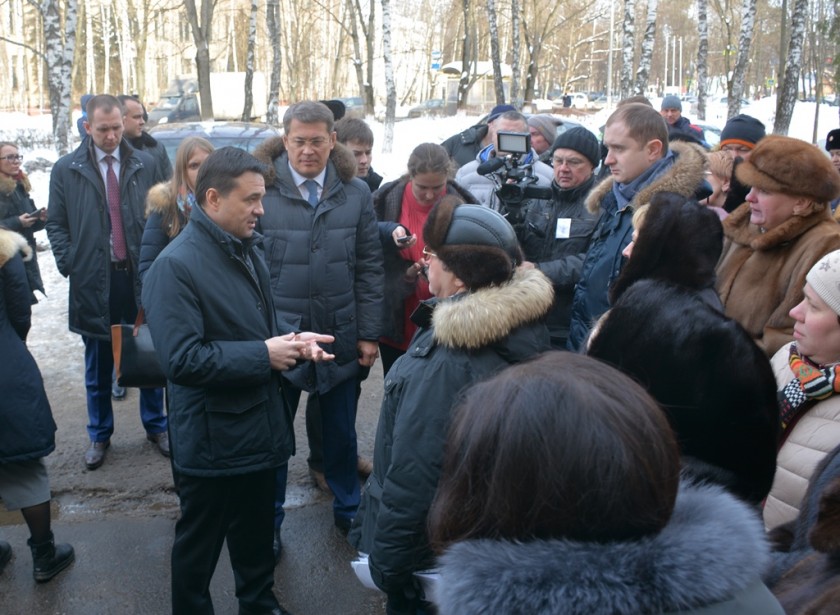 Андрей Воробьев обсудил с жителями Красногорска программу ремонта подъездов