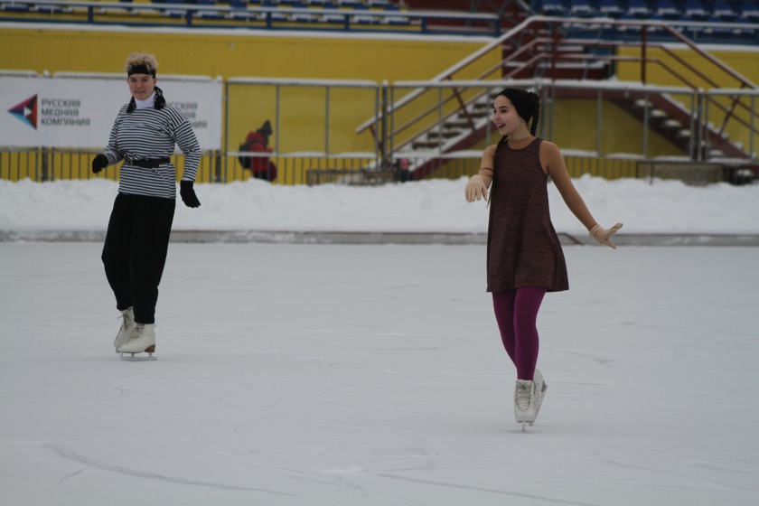 Новогодняя семейная ёлка прошла на льду стадиона "Зоркий"