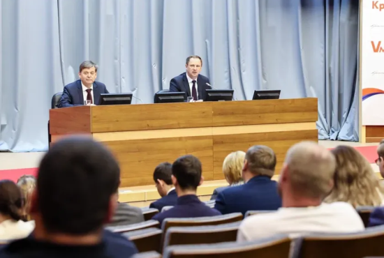 Дмитрий Волков провел оперативное совещание по подготовке к летней оздоровительной кампании и вопросам ЖКХ