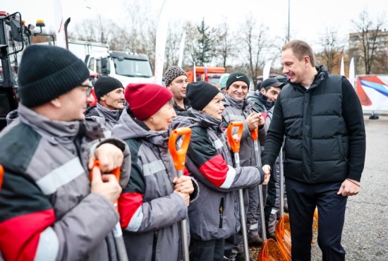 Дмитрий Волков поздравил работников бытового обслуживания и жилищно-коммунального хозяйства с профессиональным праздником