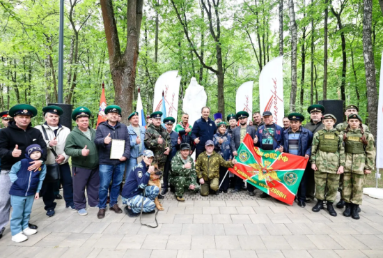 Дмитрий Волков поздравил красногорских пограничников с профессиональным праздником в Городском парке