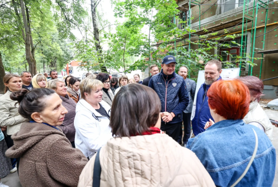 Дмитрий Волков и Сергей Колунов проверили капремонт дома на улице Пионерской, 12