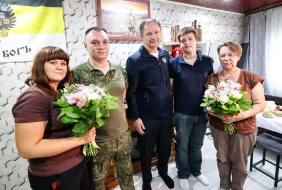 Дмитрий Волков навестил семью Героя Дмитрия Андреевича перед его возвращением в зону СВО