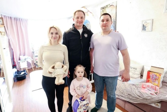 Дмитрий Волков навестил семью Героя СВО Вадима Сергеевича и поздравил с рождением сына