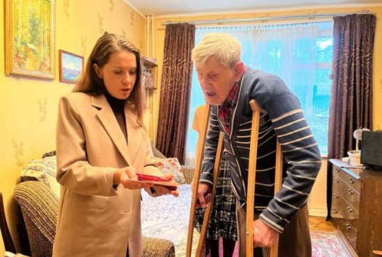 В Красногорске вручили медаль к 80-летию Победы ветерану Великой Отечественной войны 