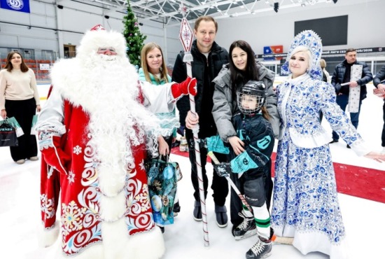 Дмитрий Волков принял участие в акции «Елка желаний» на Арене им. В.В. Петрова