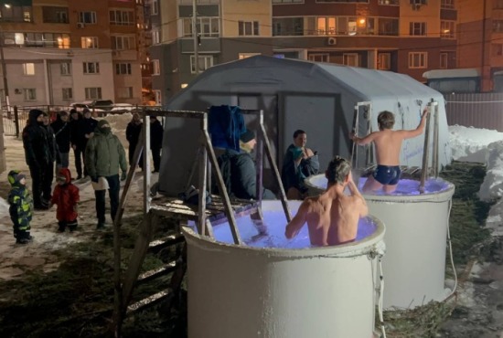 В Красногорске проходят традиционные крещенские купания