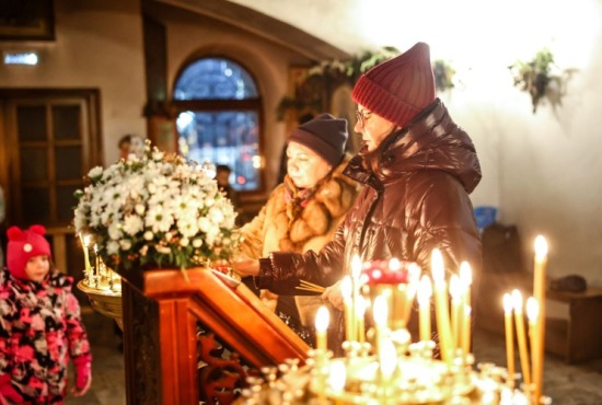 Почти 9 тысяч верующих посетили храмы на Крещение в Красногорске