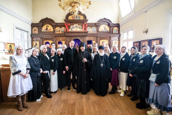 Дмитрий Волков принял участие в богослужении в Знаменском храме деревни Марьино