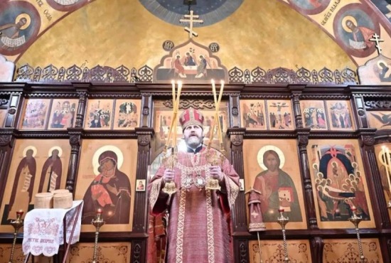 Дмитрий Волков разделил пасхальную молитву с прихожанами в Успенском храме