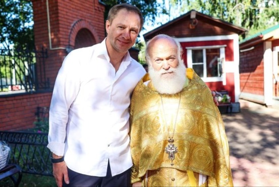 Дмитрий Волков поздравил протоиерея Константина Островского с 75-летним юбилеем