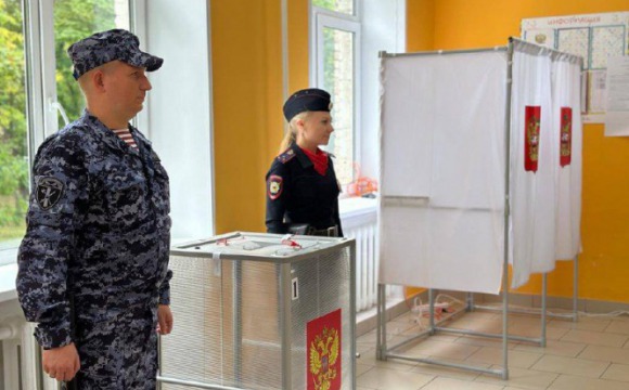 Сотрудники Росгвардии обеспечили безопасность на выборах в Красногорске