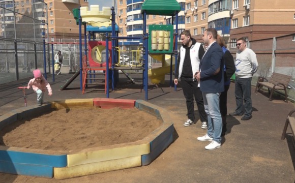 Красногорские партийцы провели мониторинг детских площадок