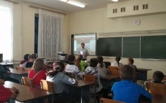 Красногорские школьники прослушали лекции по безопасности на железной дороге
