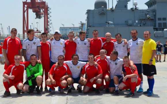 Сергей Юран и Евгений Алдонин из красногорского «Зоркого» сыграли в футбол с военными в Сирии