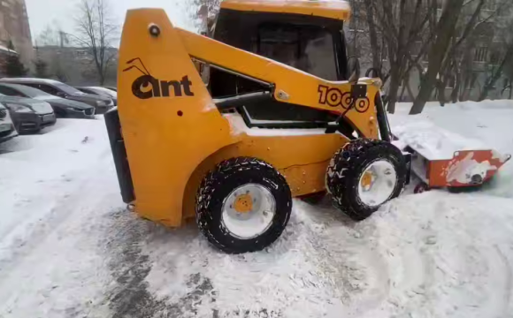 Коммунальные и дорожные службы Красногорска продолжают работу в режиме повышенной готовности