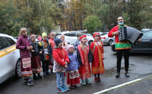 Красногорские волонтеры провели акцию «Поздравь ветерана»